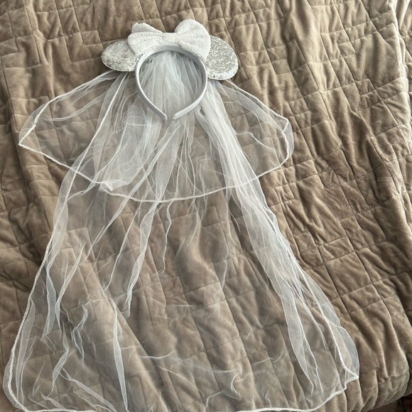 Bridal Silver & White Minnie Ears (not from Disney brand) - Picture 3 of 3